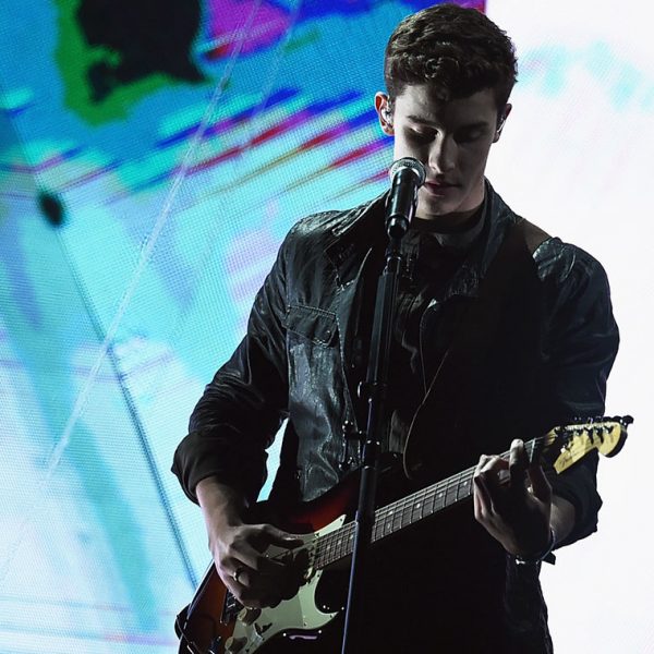 Shawns performance at the AMAs was one of the few that brought many people to their feet. 