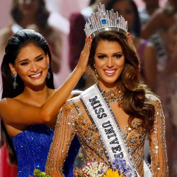 Steve Harvey announces the winner again in this years beauty pagent. In keeping with tradition, last year’s winner crowns the new one. This year it surprisingly was Miss France, above.