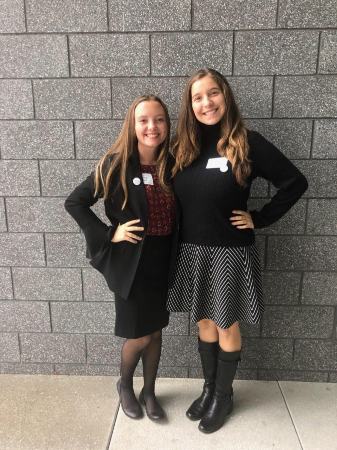 Arleigh Stiff (left) and Anna Bustamante (right) are two of the several peer tutors who attended the 2018 SSWCA conference, where they exchanged tutoring tips with tutors across the nation.