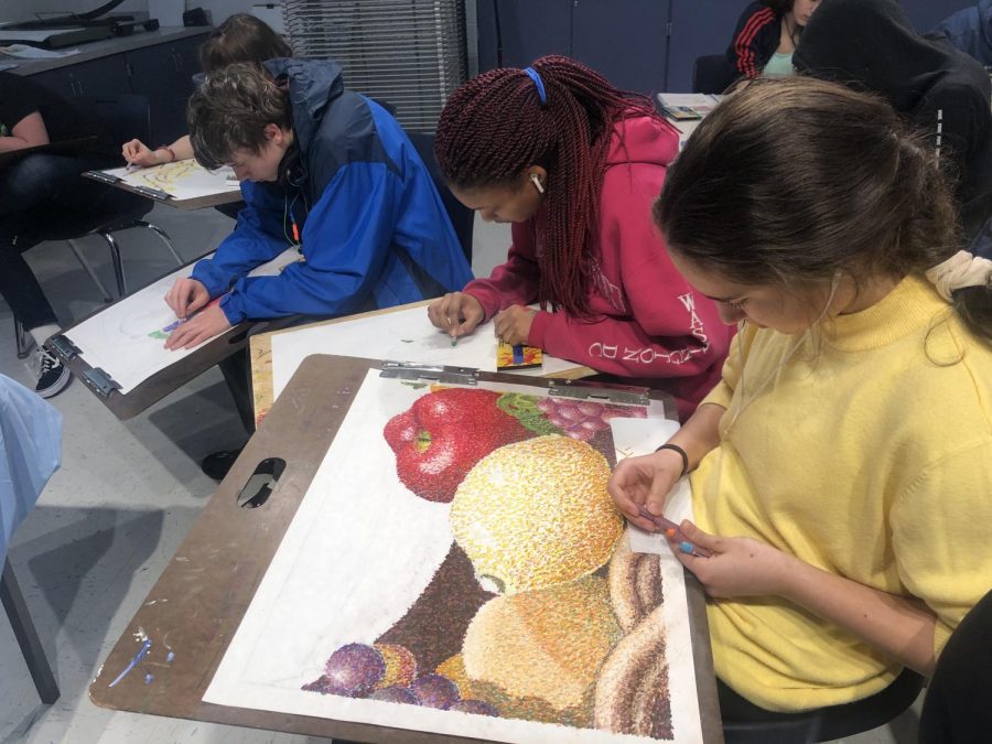 Freshman Dylan Crone, sophomore Candace Broadnax, and freshman Lauren Baptiste draw still lifes in their art class.