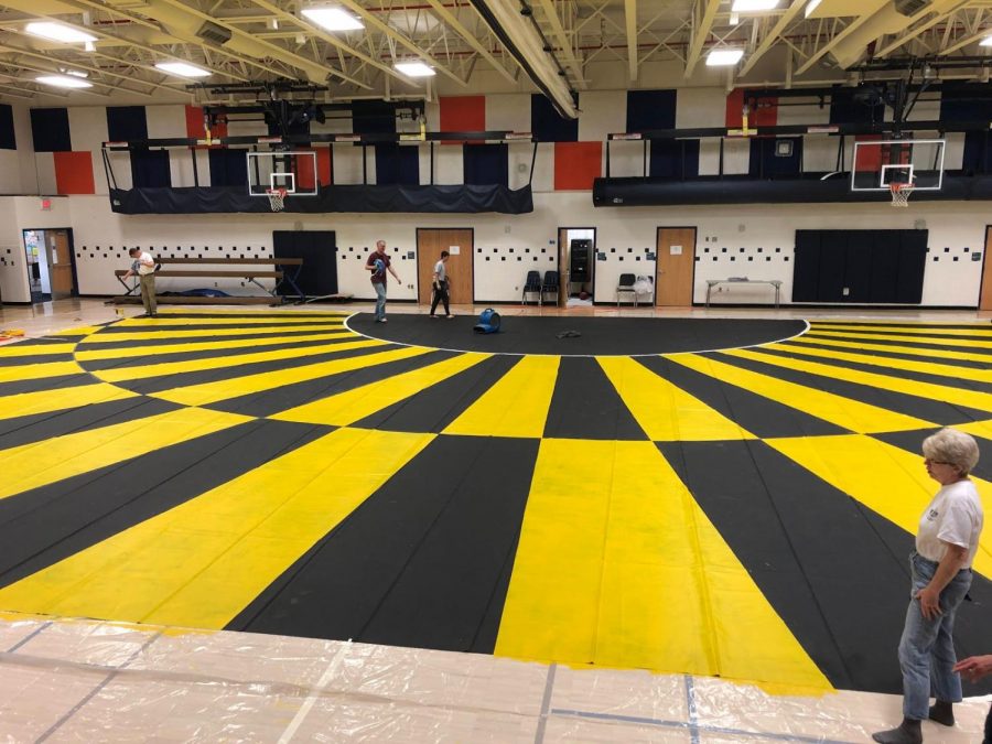 The+winterguard+floor+has+a+black+and+yellow+pattern.+The+design+is+meant+to+be+reminiscent+of+art+deco+because+the+theme+of+the+show+is+jazz%2F1920s.