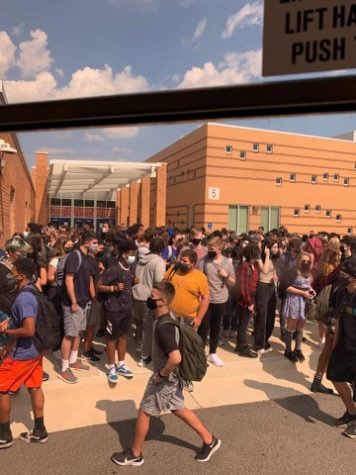 Students crowded around Door 5 waiting for their buses to arrive. Buses all across FCPS have experienced delays and student-capacity issues due to a shortage of bus drivers. The overcrowding for buses also raises safety concerns due to the close proximity of students while facing a global pandemic.