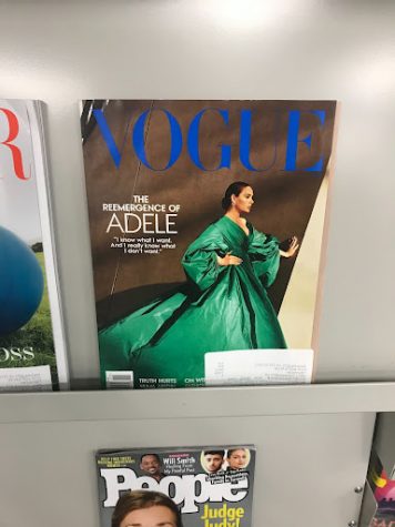  Since the release of “Easy on Me”, Adele has been featured on the cover of US Vogue and UK Vogue simultaneously. Her double feature is the first time in history the sister publications featured the same singer in the same month.

