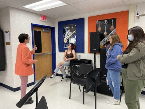Junior Kaylee Wisner (farthest left) practices her monologue before her audition. Her fellow actors, juniors Maddie Schulz, Callie Maddox, and Emily Kalata (from left to right) watch her to help with their own preparation.