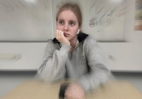 Junior Madeline Brumbaugh sits fatigued in her LS. The current learning seminar contributes significantly to boredom among students.
