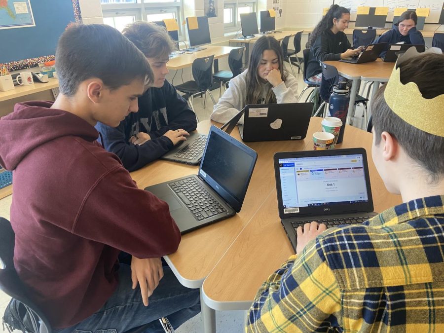 AP English Literature and Composition students take their first timed writing digitally in preparation for the new exam format. AP Teachers will now have to change the format of some assignments to better prepare students for the AP exams.