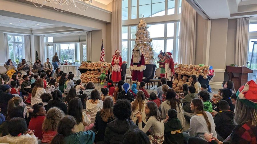 At the end of the day’s shopping, the Interact Club and kids gather together at the Springfield Golf and Country Club. Here they celebrate their Christmas party with Santa where kids receive their presents and spend more time with their WS student buddy at the party.